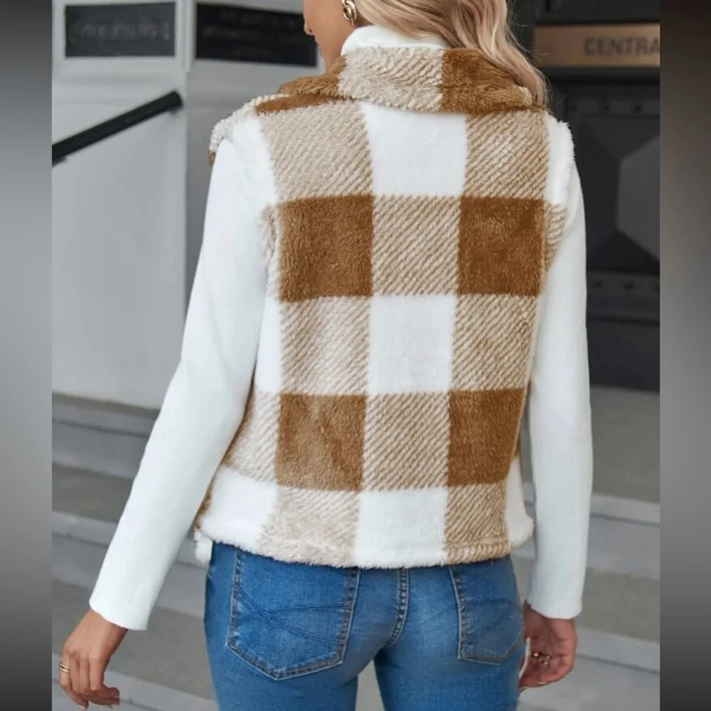 Cozy Buffalo plaid open front vest - Picture 9 of 15
